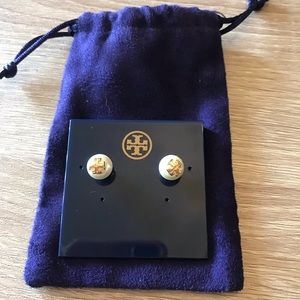 Tory Birch Evie pearl stud earrings NWOT
